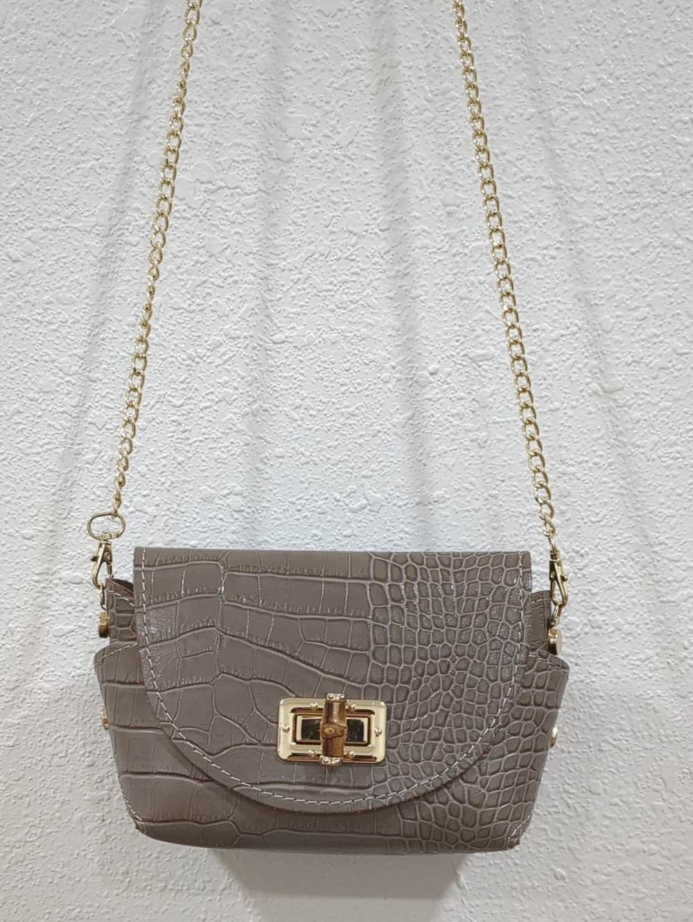 VERA PELLE Taupe Croc-Embossed Chain Shoulder Bag with Gold Hardware